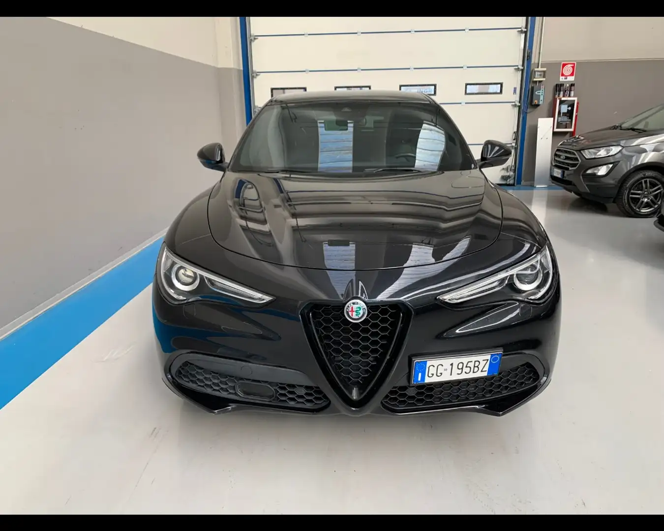 Alfa Romeo Stelvio 2.2 Turbo Veloce Zwart - 2