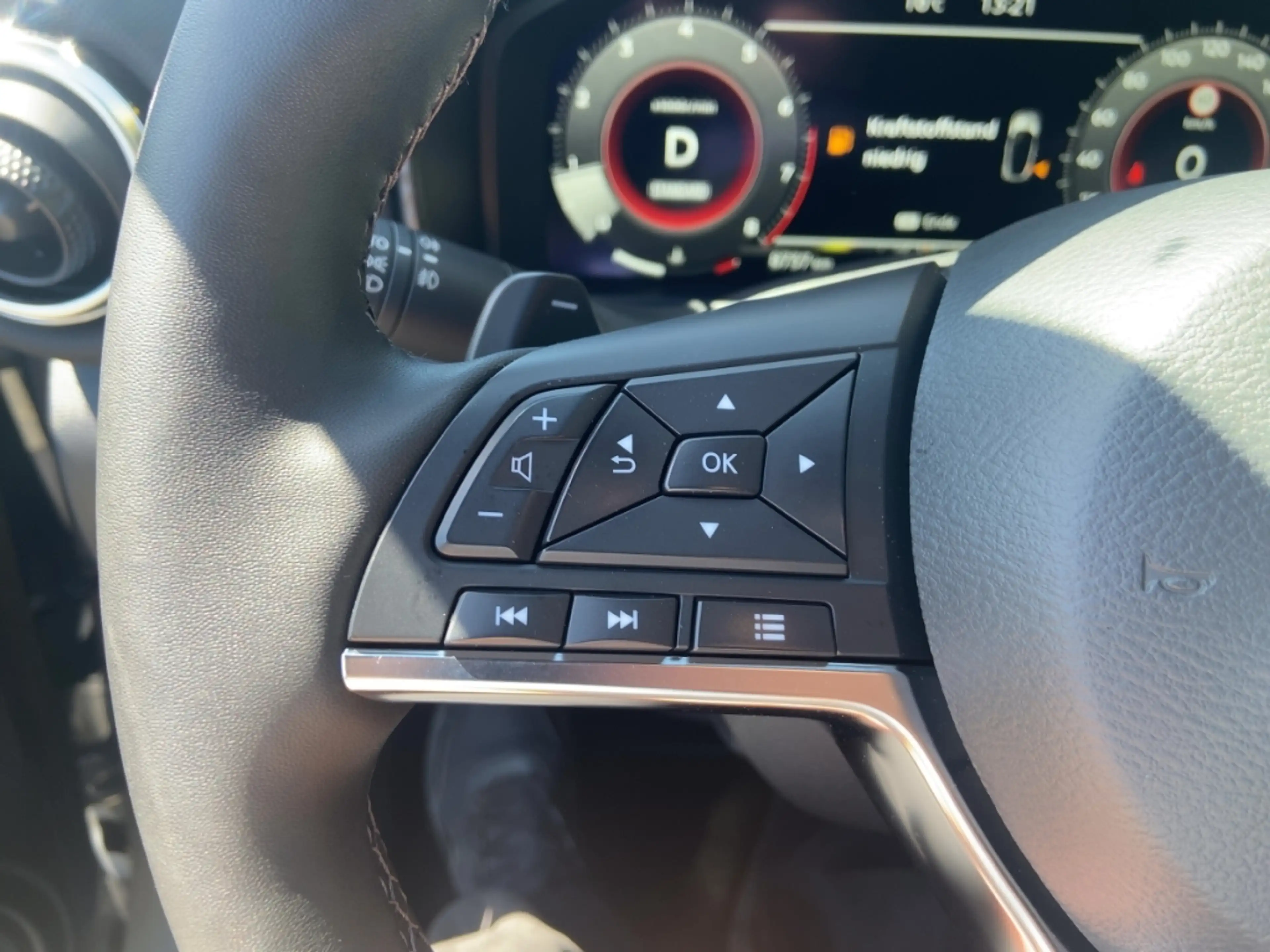 Nissan Juke N-SPORT 114PS Autom. Winter/Navi/RFK/Carplay — photo 11