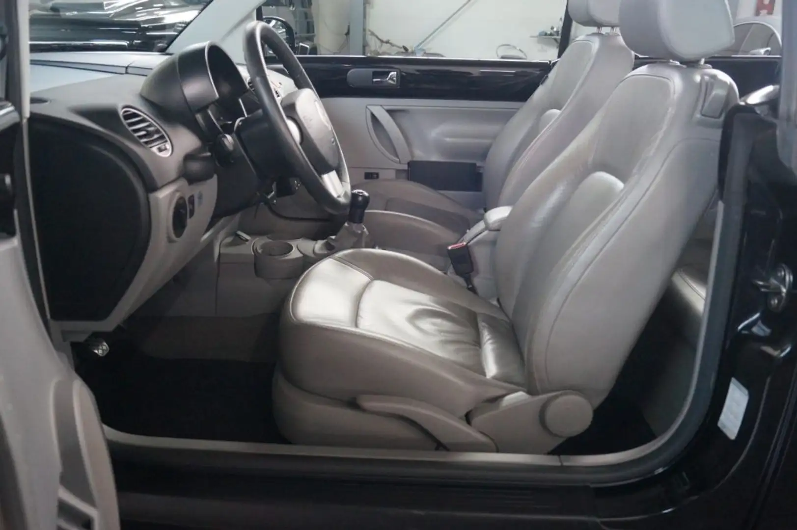 Volkswagen New Beetle 1.4 16V Cabrio Noir - 1