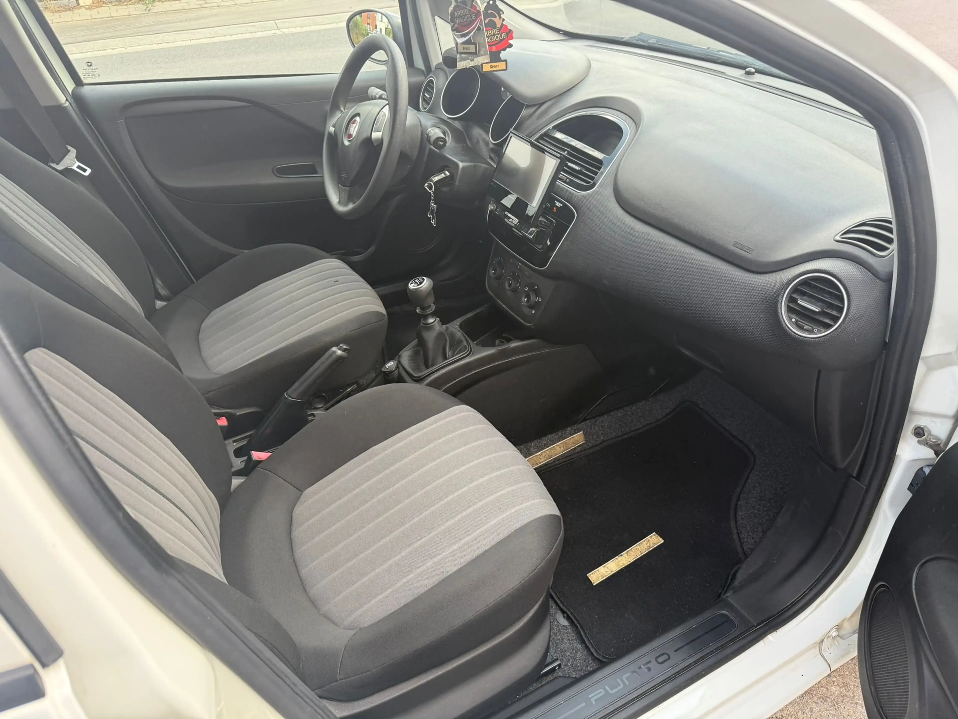 Fiat Punto 1.2i Easy**12M GARANTIE** — photo 10