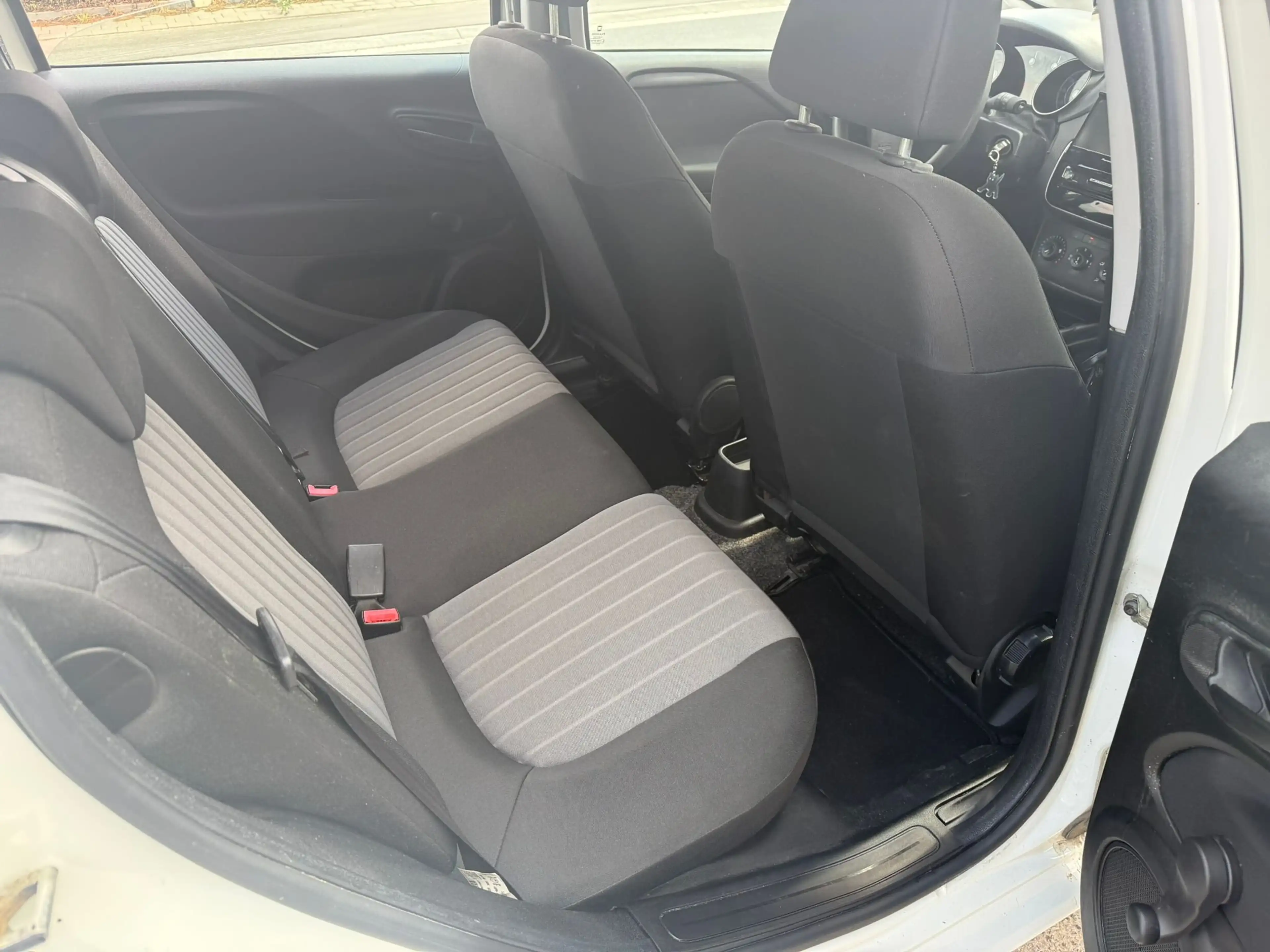 Fiat Punto 1.2i Easy**12M GARANTIE** — photo 11