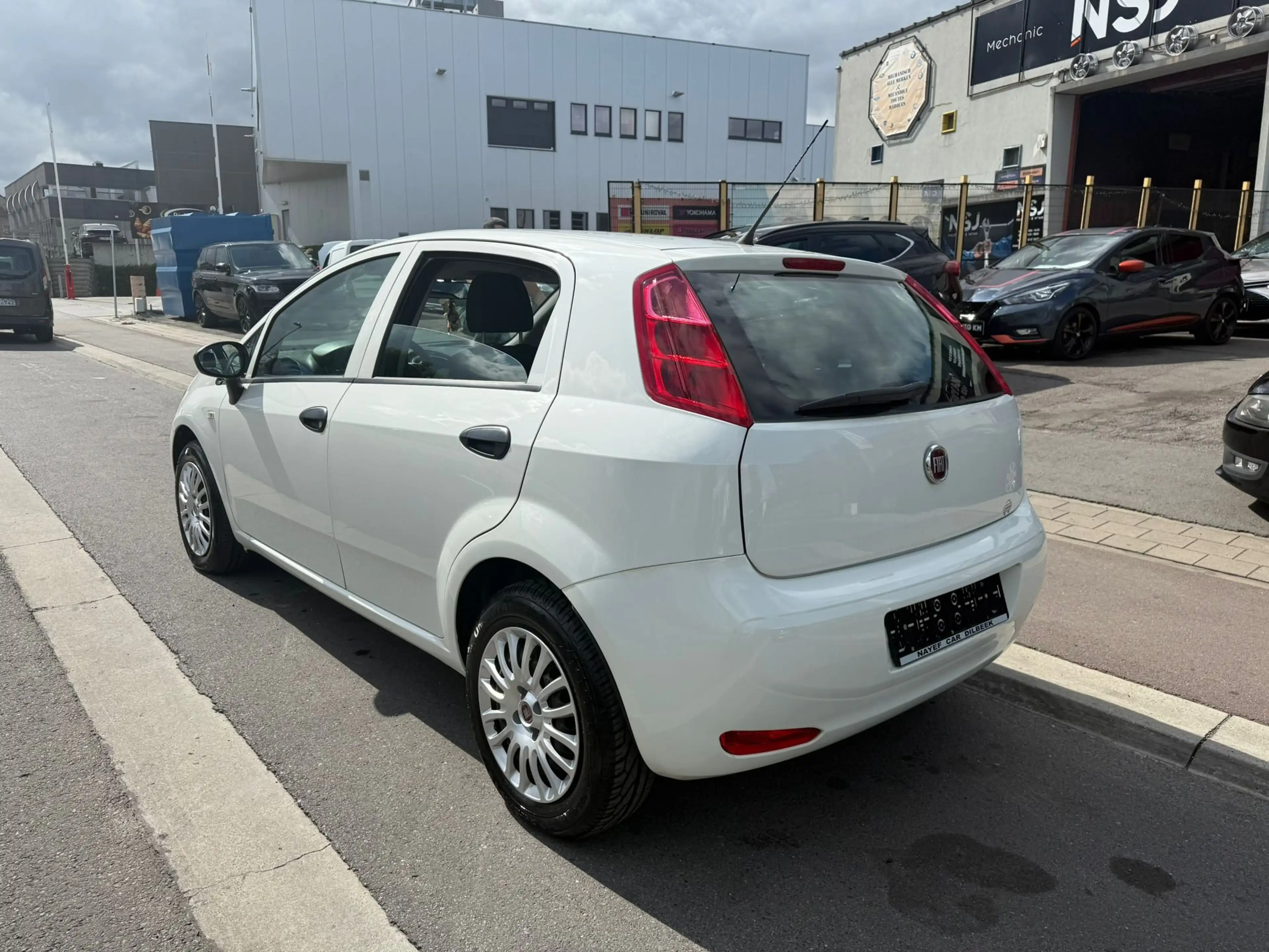 Fiat Punto 1.2i Easy**12M GARANTIE** — photo 7
