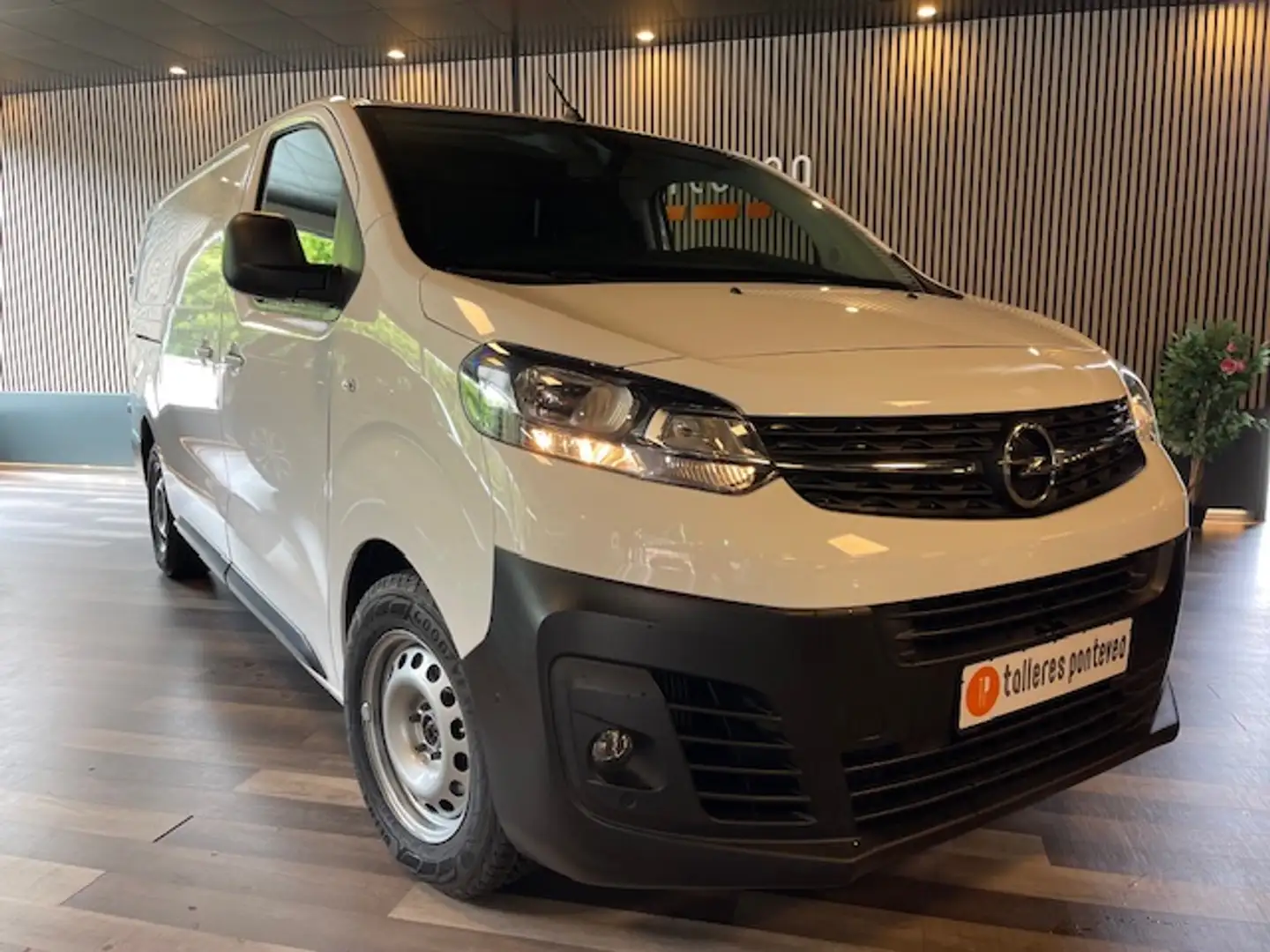 Opel Vivaro Furgón 2.0D L Carga Incrementada Innovatio Weiß - 2