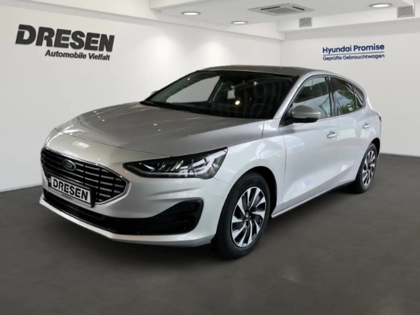 Ford Focus 1.0 EcoBoost Titanium 5Tg. + AHK abn. + Fahrerassi Silber - 1