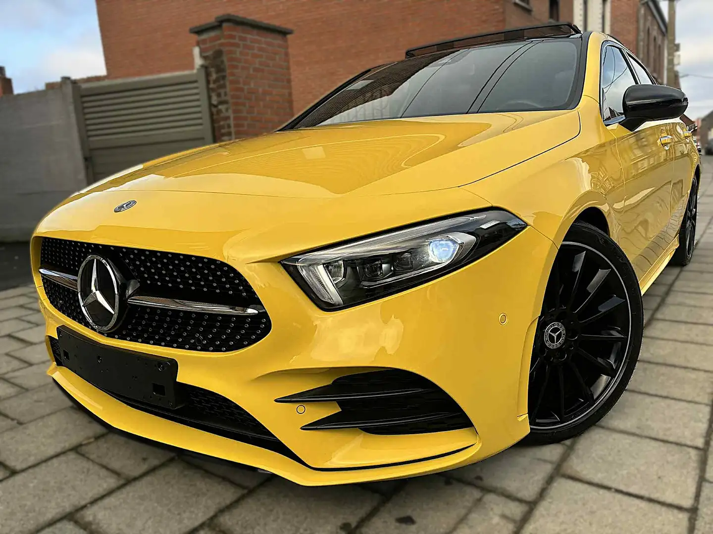 Mercedes-Benz A 200 PACK AMG/GPS-PANO-CAMERA-KEYLESS-FULL!!/GARANTiE!! Jaune - 2