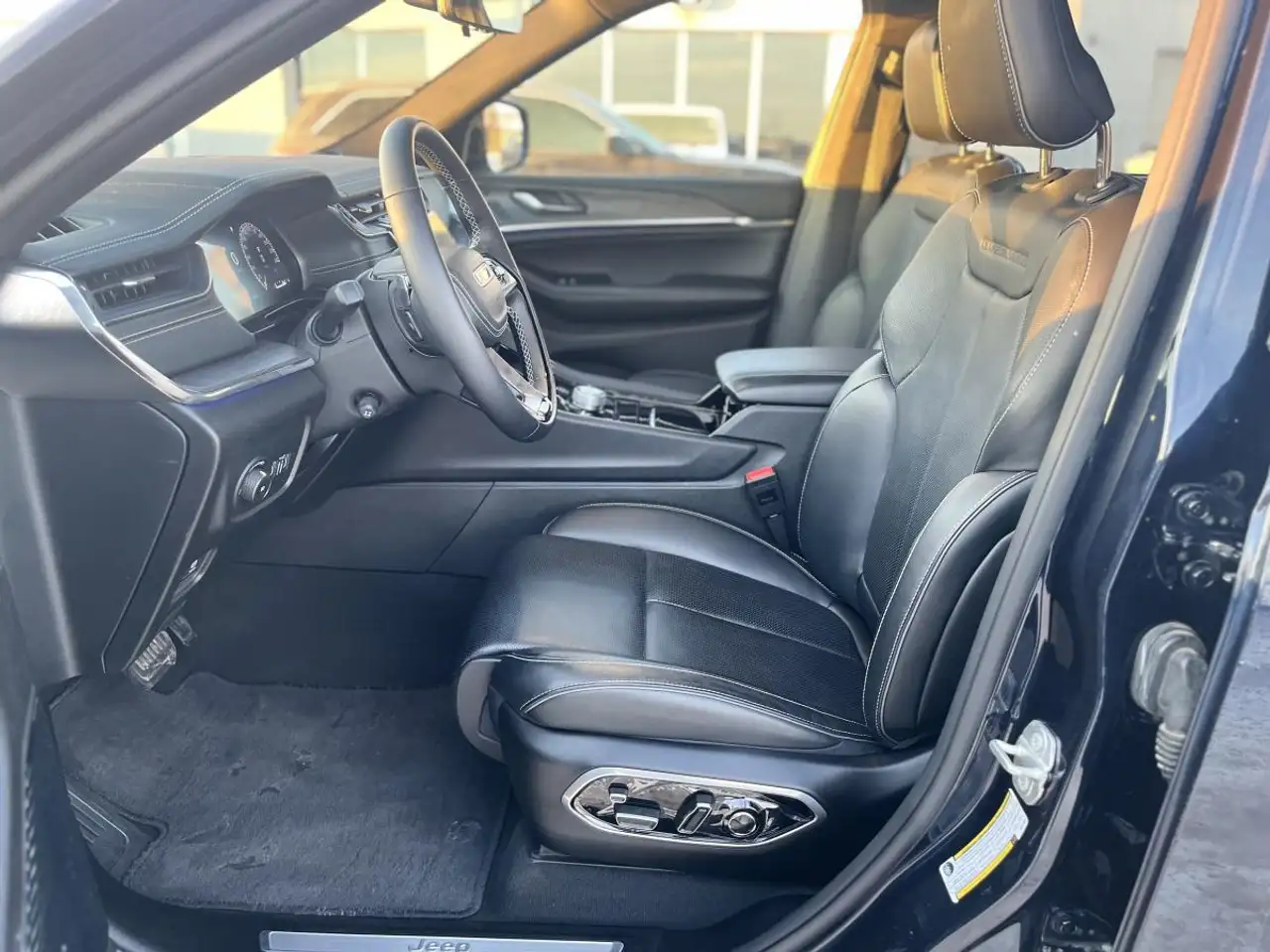 Jeep Grand Cherokee снимка Jeep Grand Cherokee