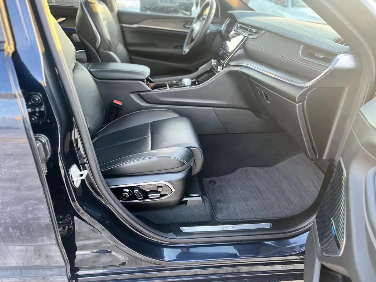 Jeep Grand Cherokee снимка Jeep Grand Cherokee