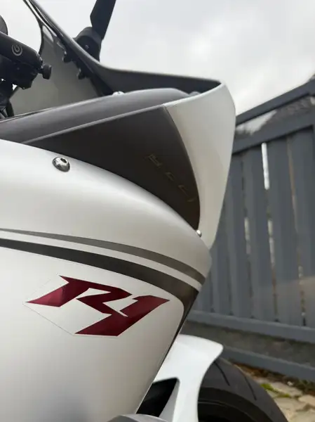 Yamaha YZF-R1 - foto 3