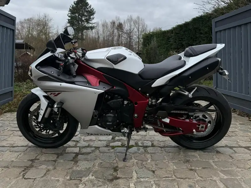 Yamaha YZF-R1 - foto 2