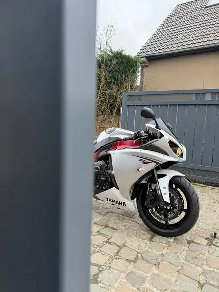 Yamaha YZF-R1 - foto 4