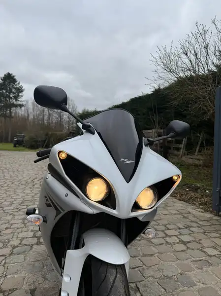 Yamaha YZF-R1 - foto 5