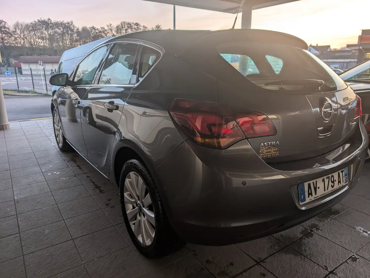 Opel Astra 1.7 CDTI110 COSMO ECOF 5P Gris - 2