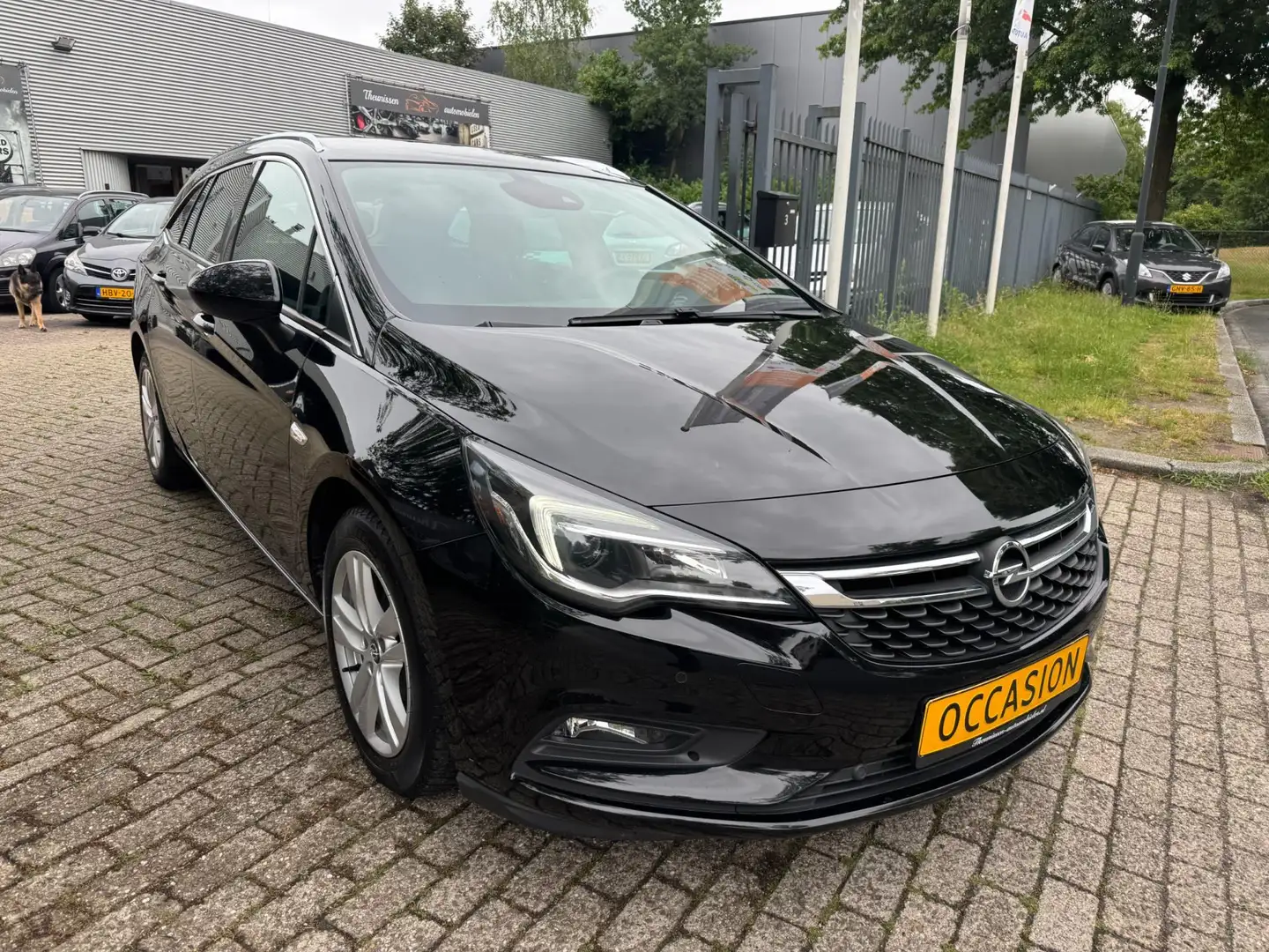 Opel Astra Sports Tourer 1.4 Business Executive automaat, ele Noir - 2