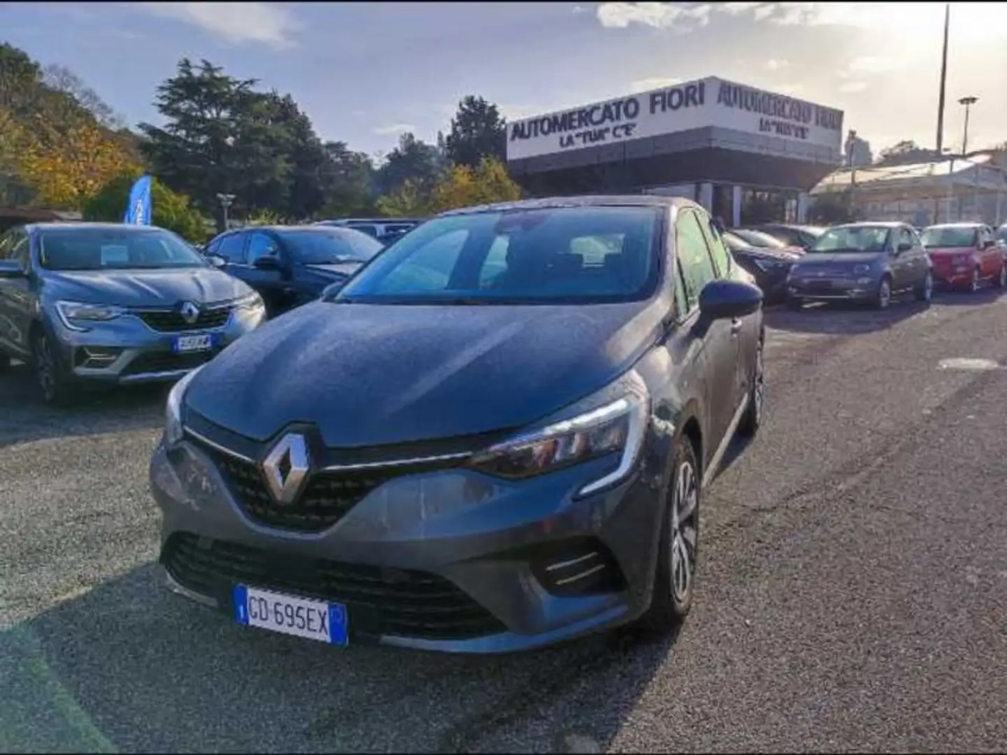 Renault Clio V 2019 1.6 hybrid Zen E-Tech 140cv auto Šedá - 1