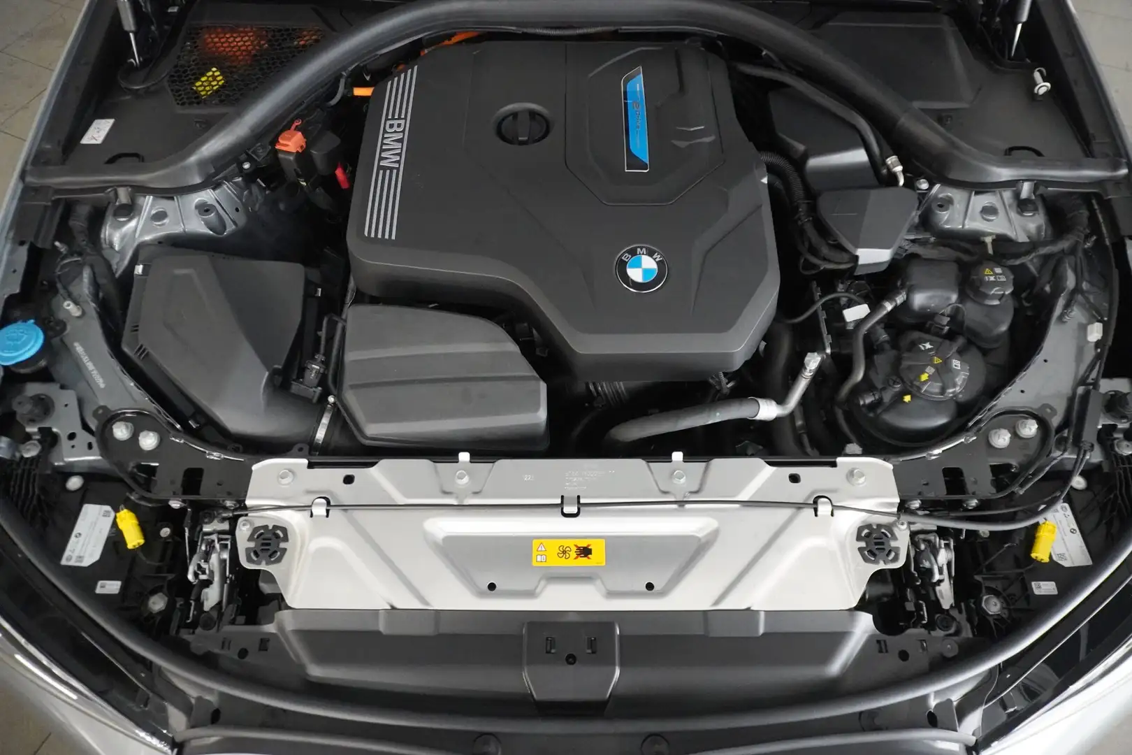BMW 330 e xDrive Grau - 2