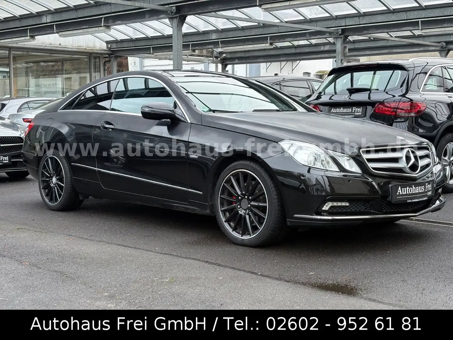 Mercedes-Benz E 350 CGI BE*1-HAND*MEMORY*PANO*NAVI*LEDER*SITZH Noir - 1