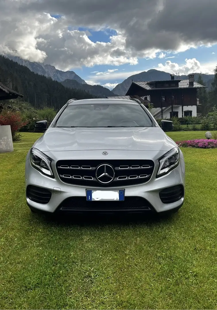 Mercedes-Benz GLA 200 d Premium 4matic auto Argento - 1
