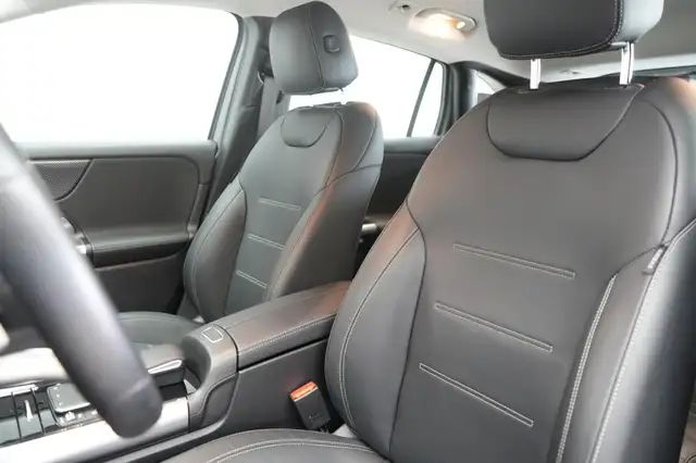 Mercedes-Benz GLA view 10