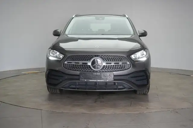 Mercedes-Benz GLA view 2