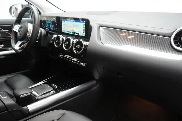 Mercedes-Benz GLA view 7