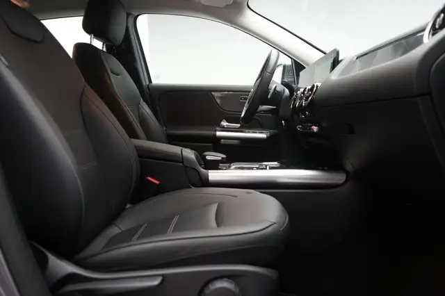 Mercedes-Benz GLA view 6