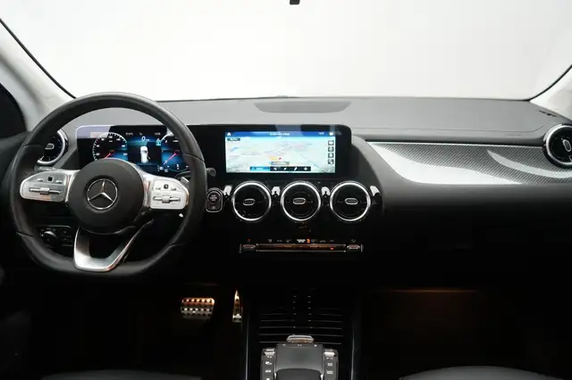 Mercedes-Benz GLA view 14