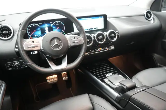 Mercedes-Benz GLA view 13