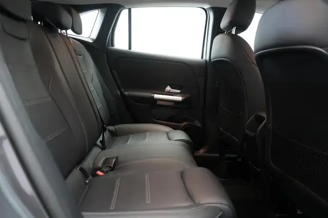 Mercedes-Benz GLA view 8