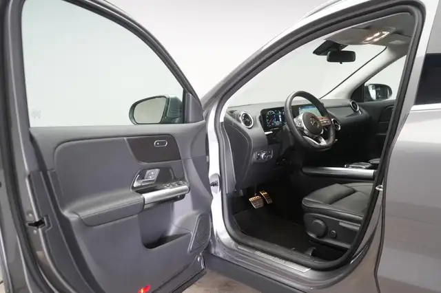 Mercedes-Benz GLA view 11