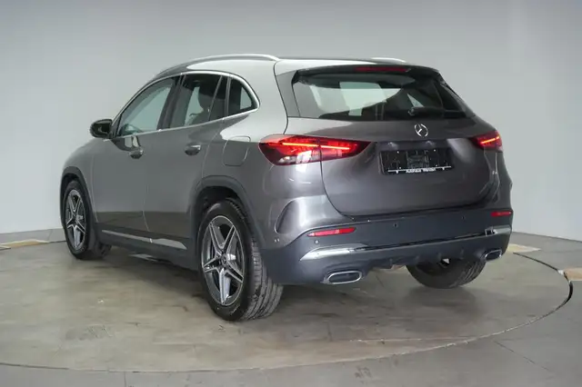 Mercedes-Benz GLA view 5