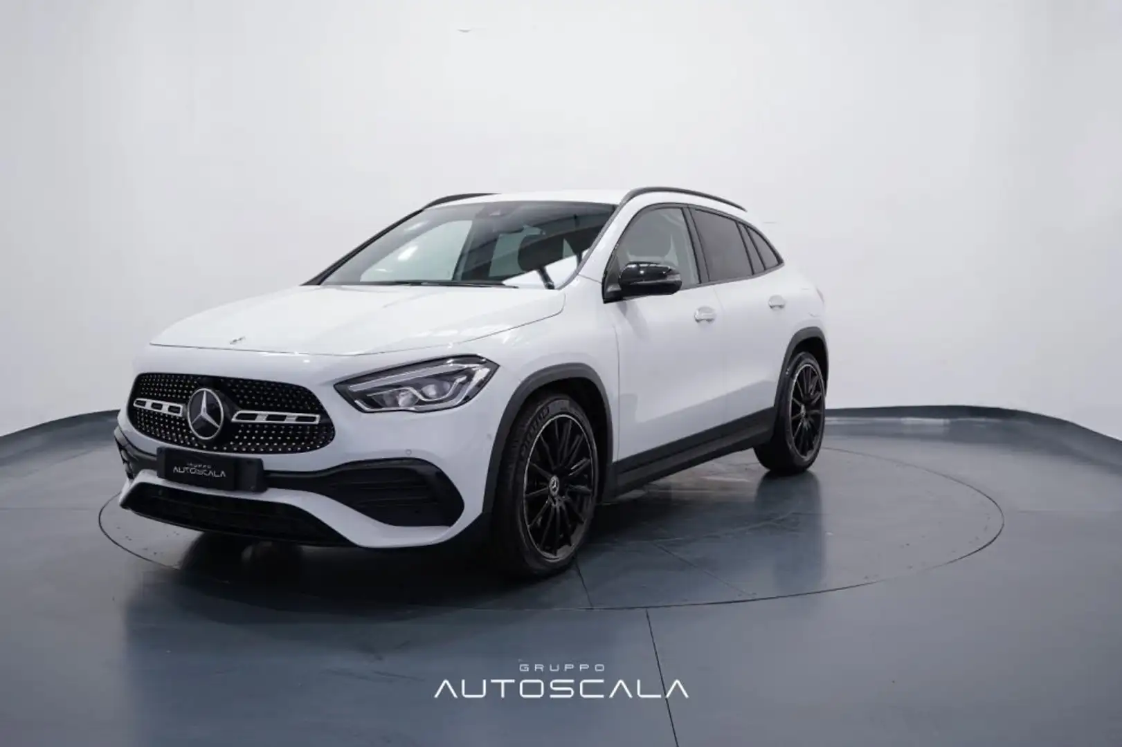 Mercedes-Benz GLA 200 d 150cv Automatic Premium Bianco - 1