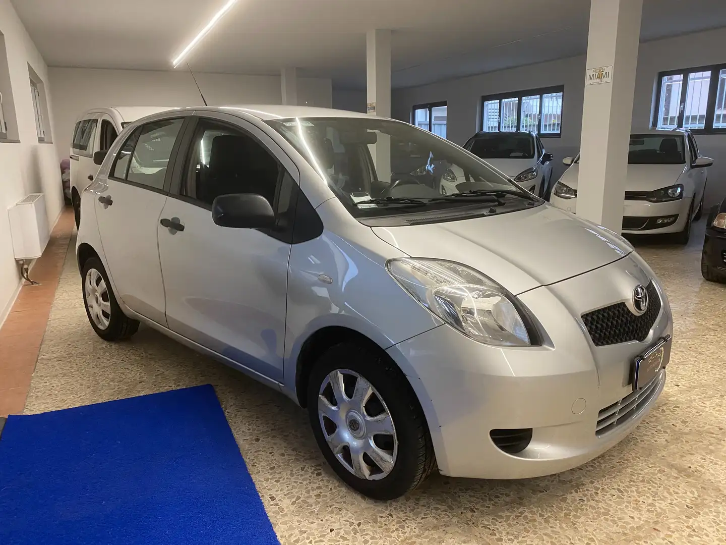 Toyota Yaris Yaris II 2005 5p 1.0 Now Argent - 1