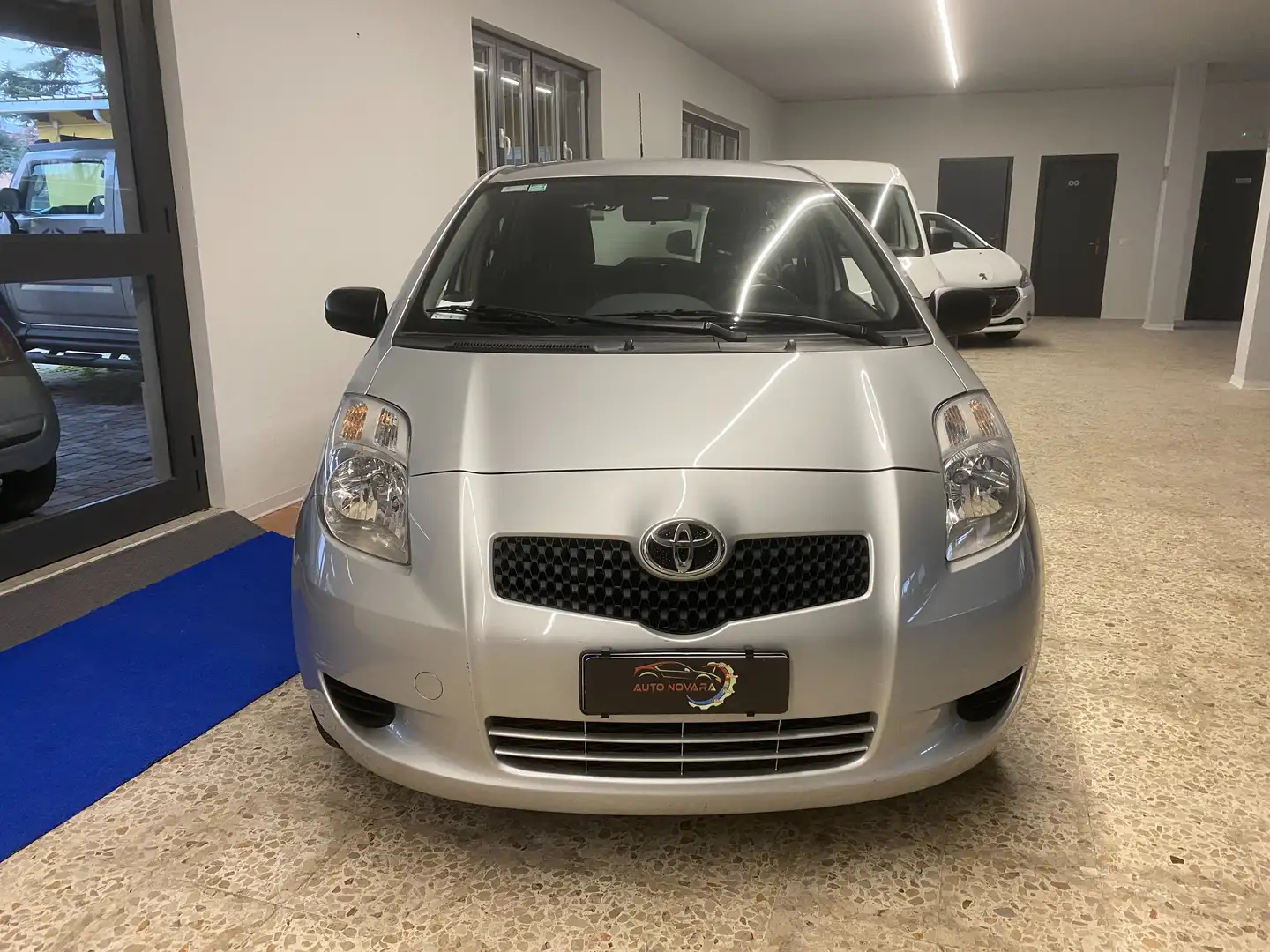 Toyota Yaris Yaris II 2005 5p 1.0 Now Argent - 2