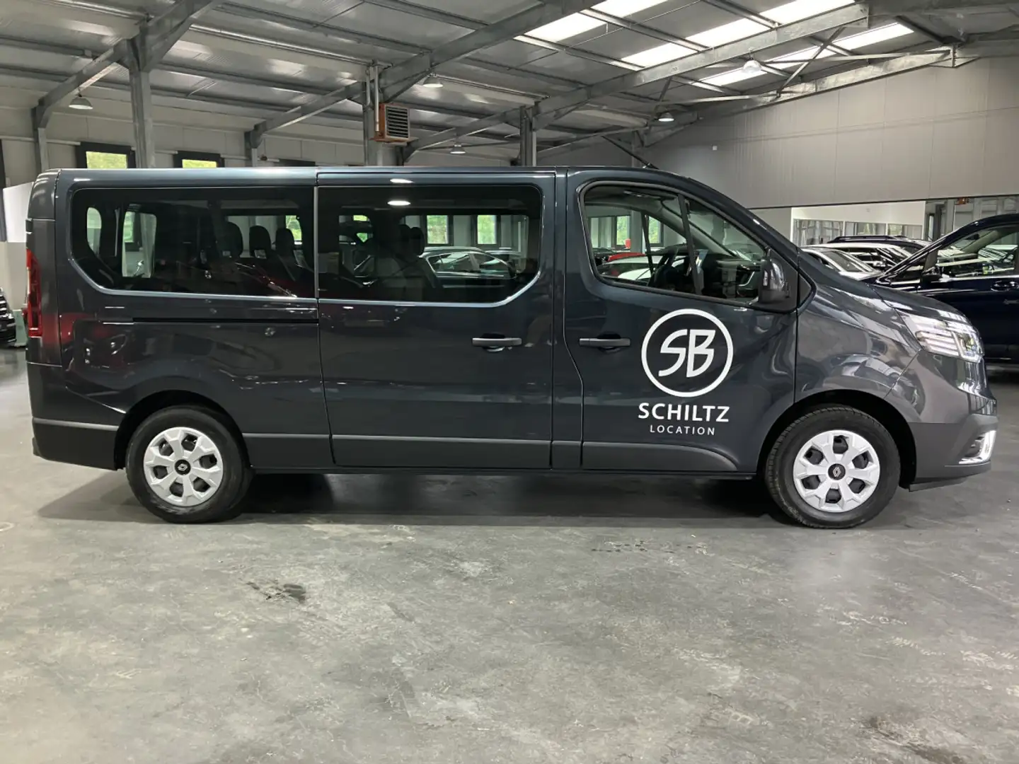 Renault Trafic 2.0 dCi Passenger L2H1 9Seats Gris - 2