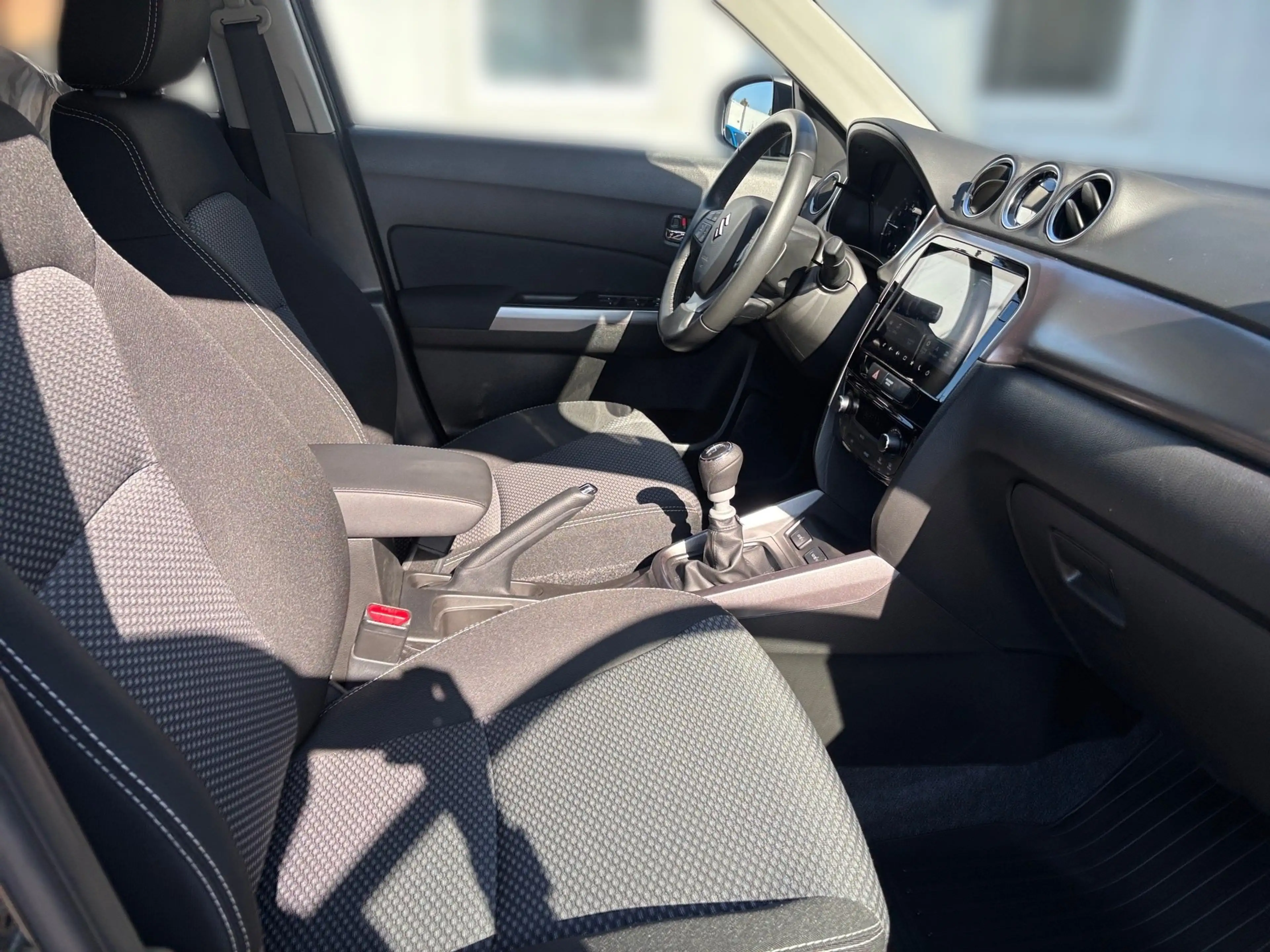 Suzuki Vitara 1.4 DITC Shine Allgrip Facelift Kam. LED — photo 13