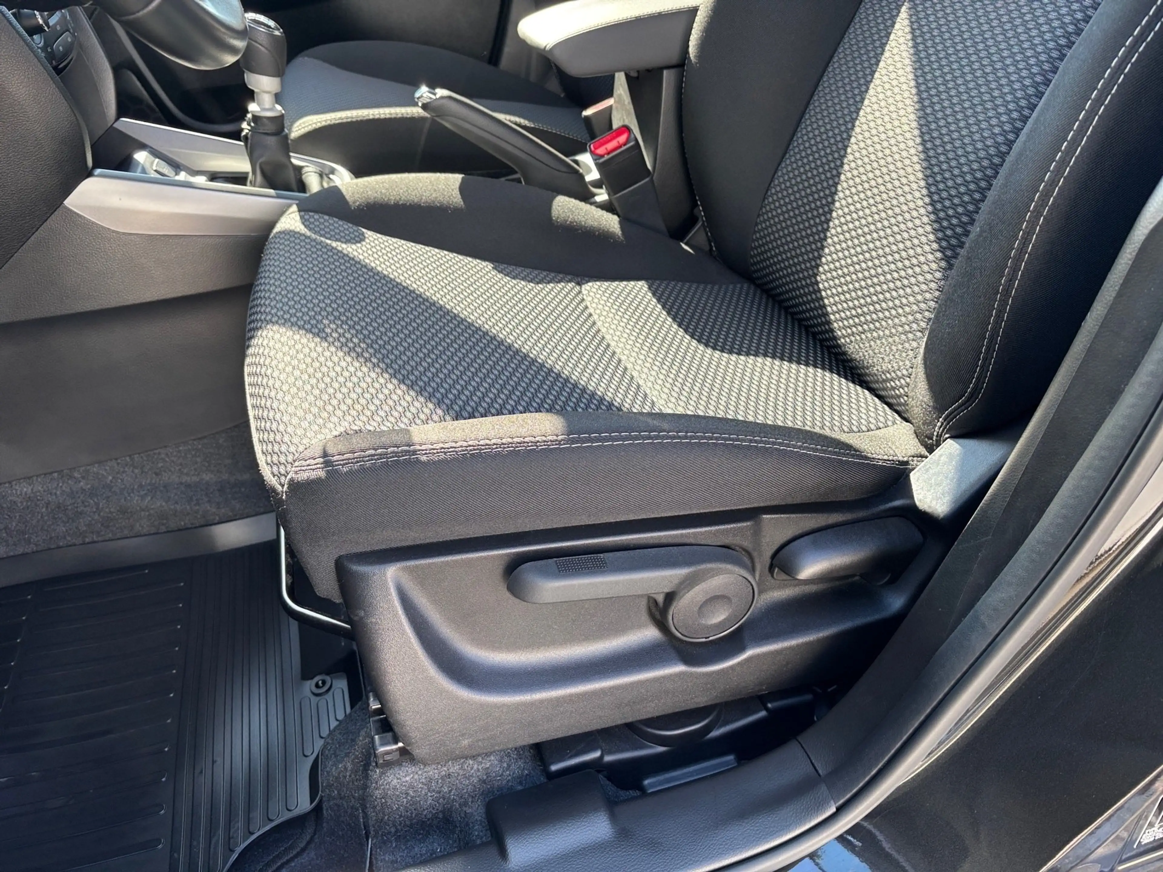 Suzuki Vitara 1.4 DITC Shine Allgrip Facelift Kam. LED — photo 8
