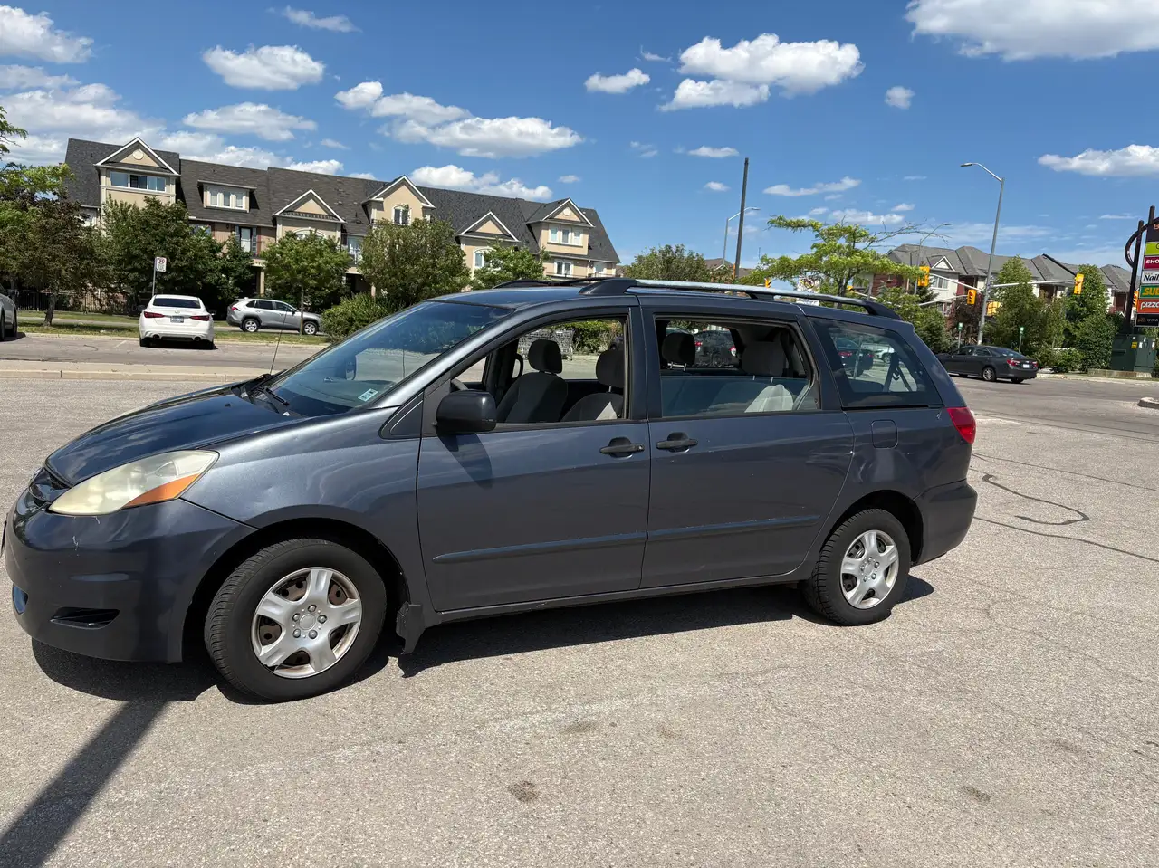 Toyota Sienna photo Toyota Sienna
