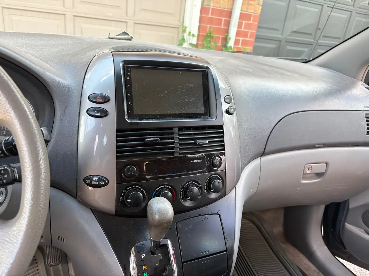 Toyota Sienna photo Toyota Sienna