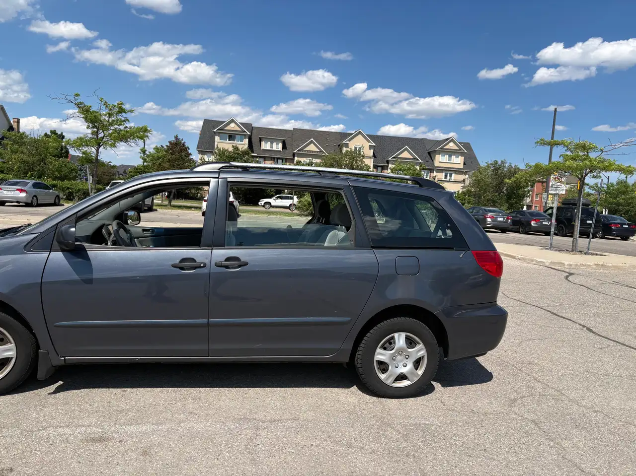 Toyota Sienna photo Toyota Sienna