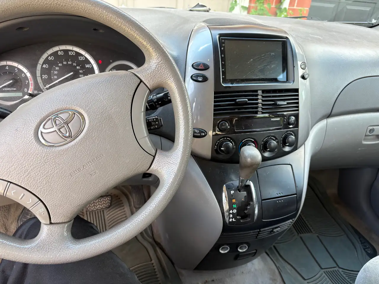 Toyota Sienna photo Toyota Sienna