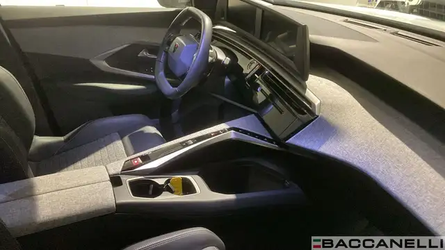 Peugeot 3008 view 11