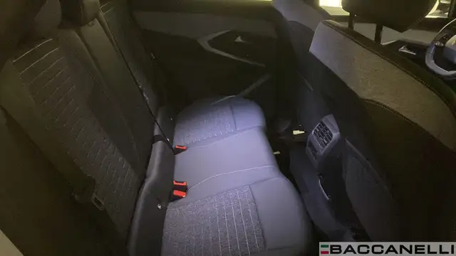 Peugeot 3008 view 12