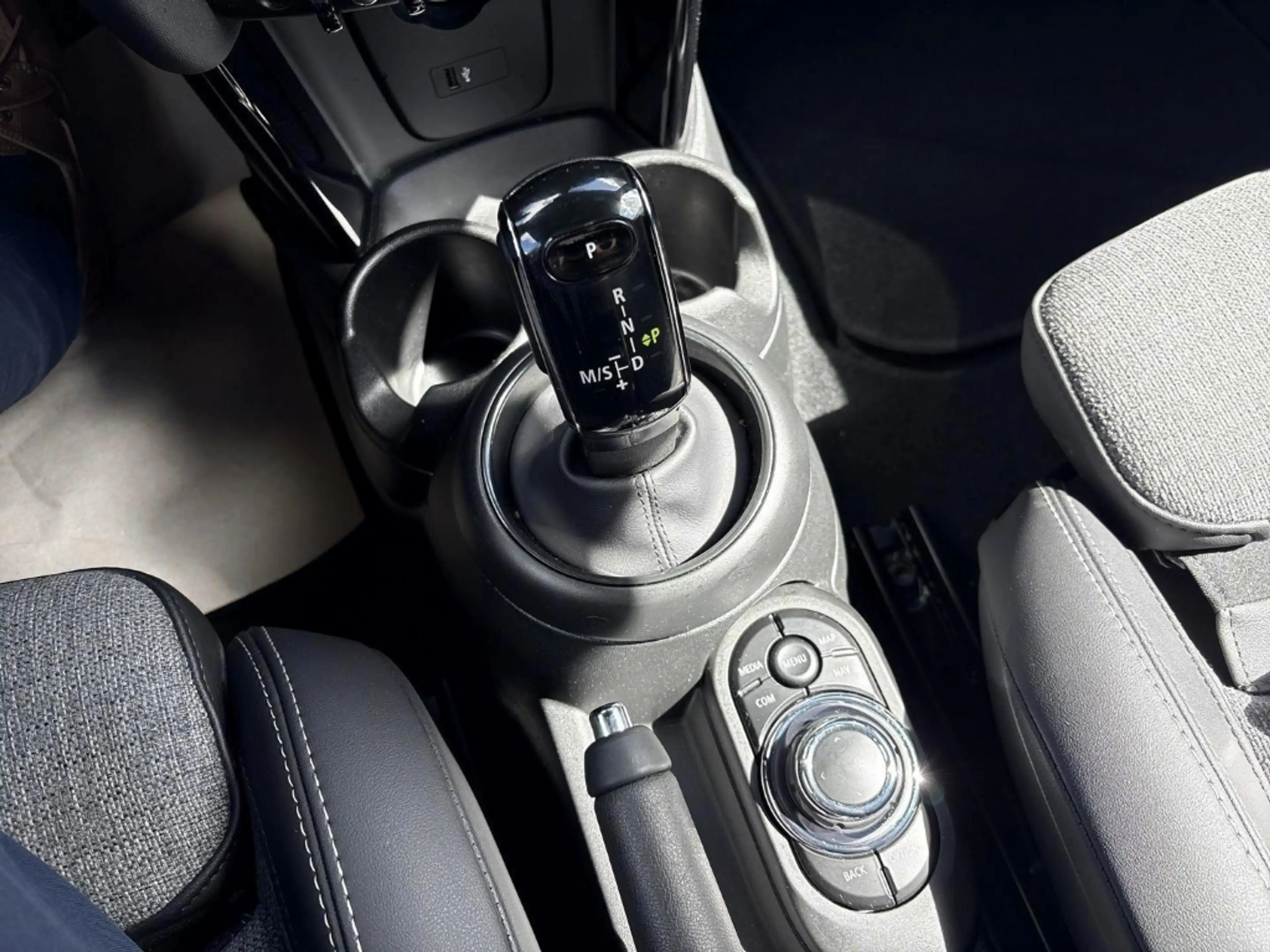 MINI One 5-Türer Navi Digitales Cockpit LED Apple CarPlay M — photo 13