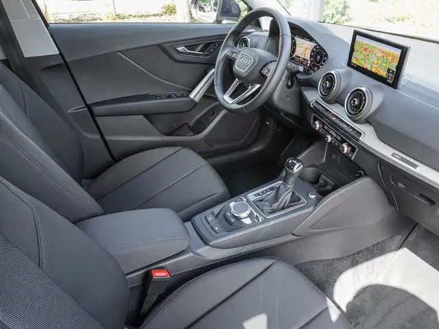 Audi Q2 view 8