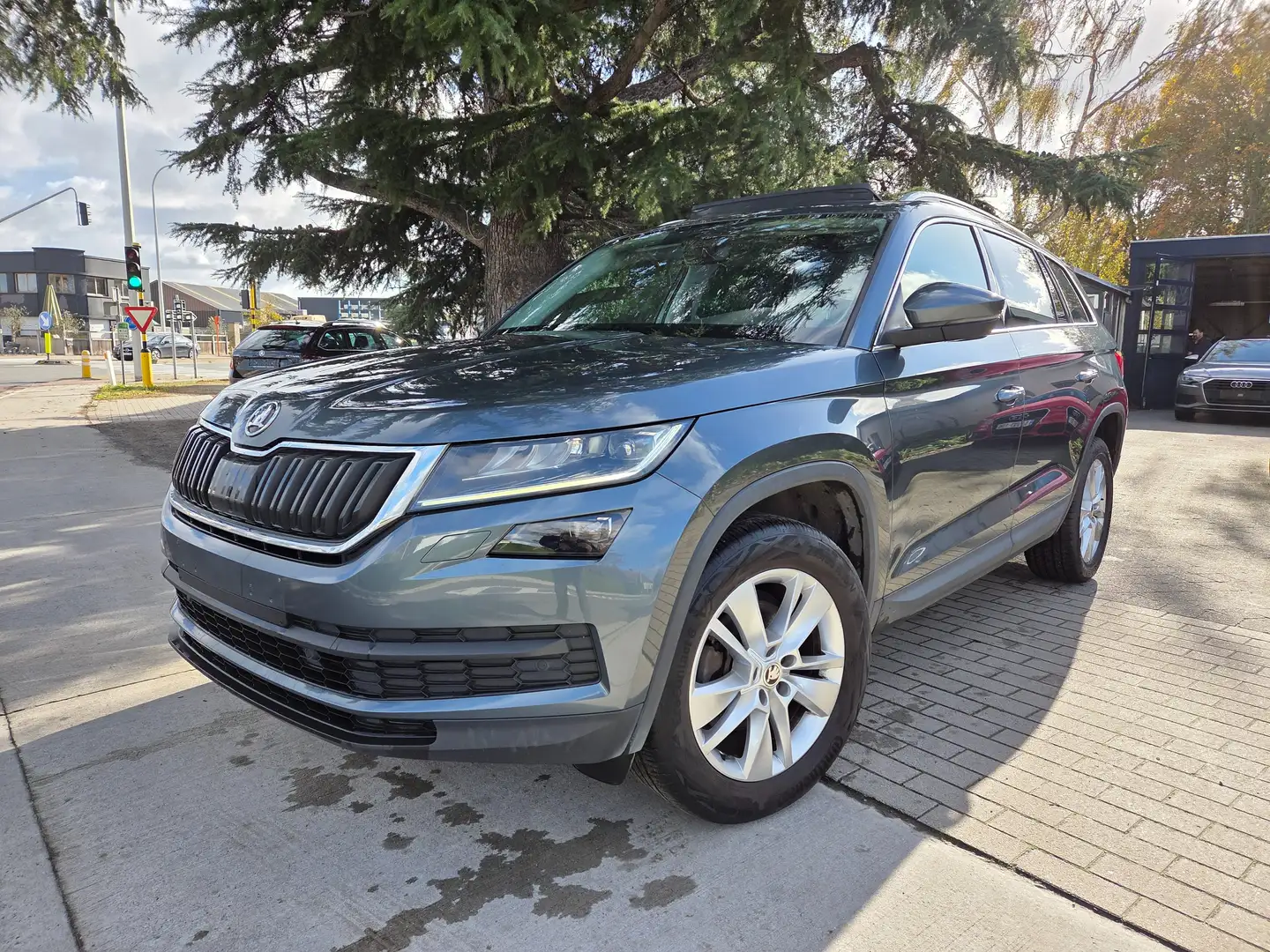 Skoda Kodiaq Kodiaq 1.5 TSI ACT DSG Ambition Gris - 2