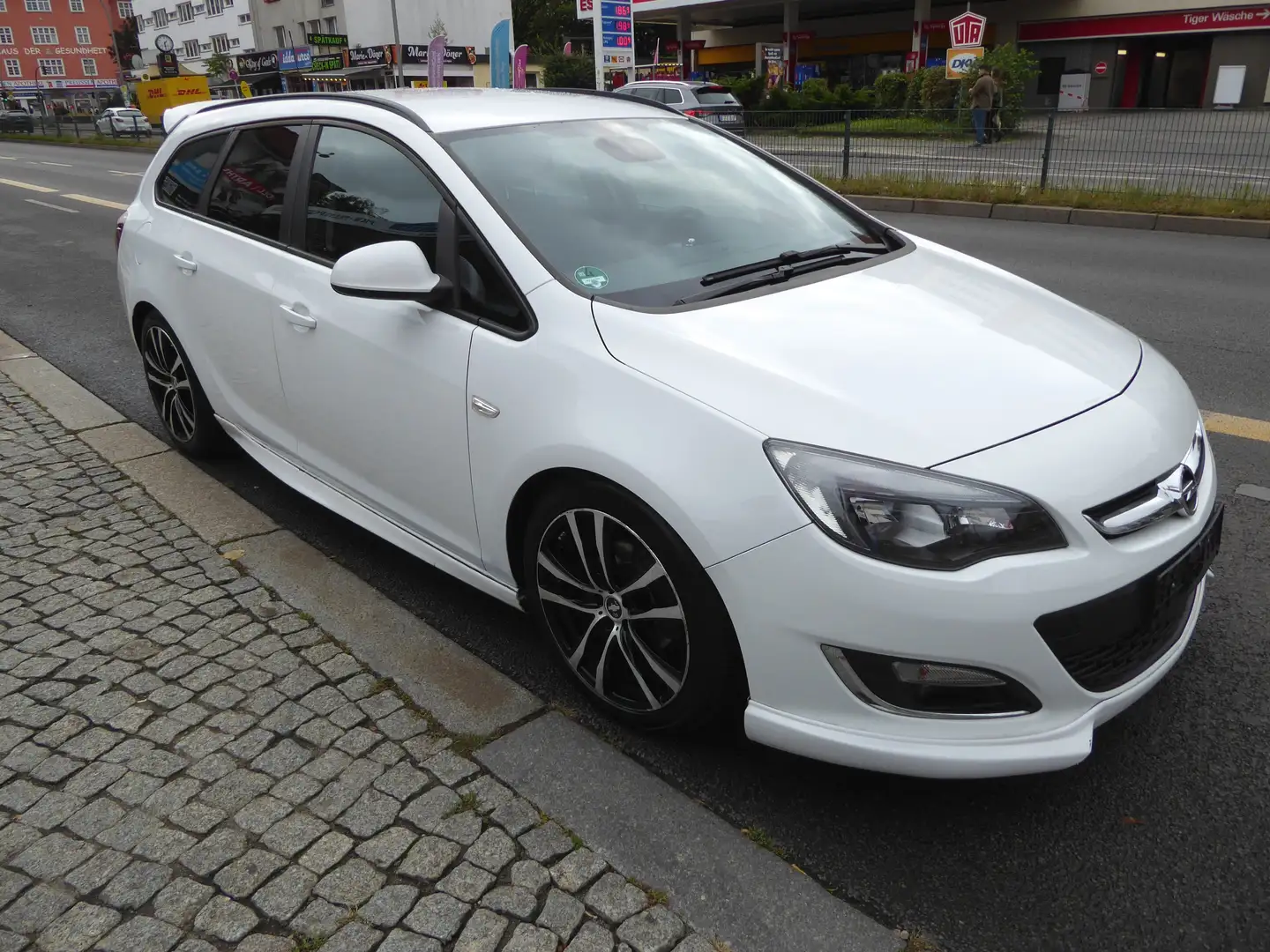 Opel Astra 1.4 Turbo Sports Tourer Sport--TÜV/AU NEU!!!-- Weiß - 2