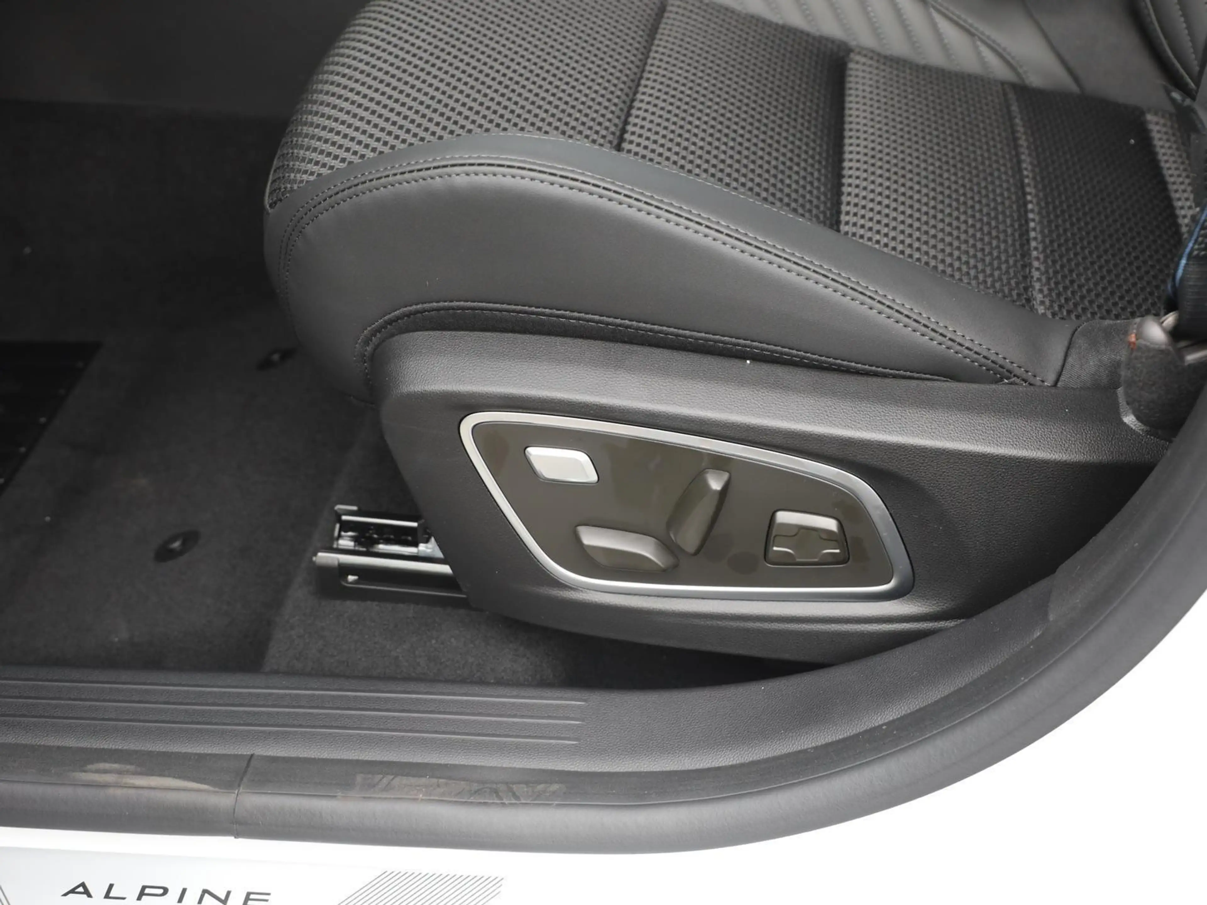 Renault Espace 6 Esprit Alpine Full Hybrid E-Tech 200 7-Sitzer — photo 14