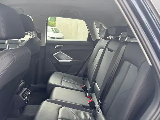 Audi Q3 view 13