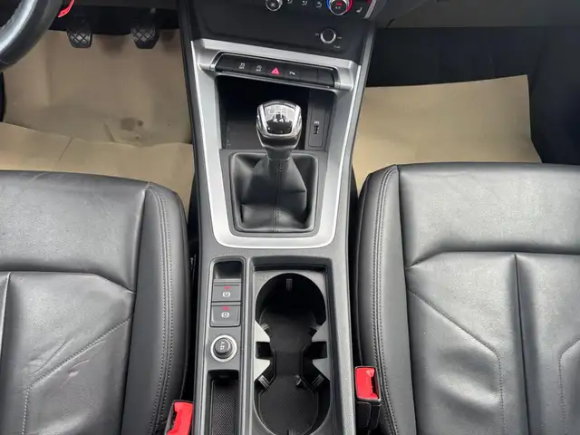 Audi Q3 view 12