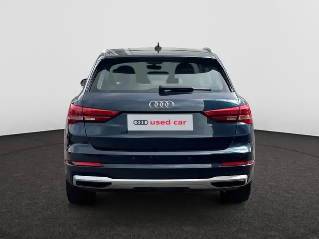 Audi Q3 view 7
